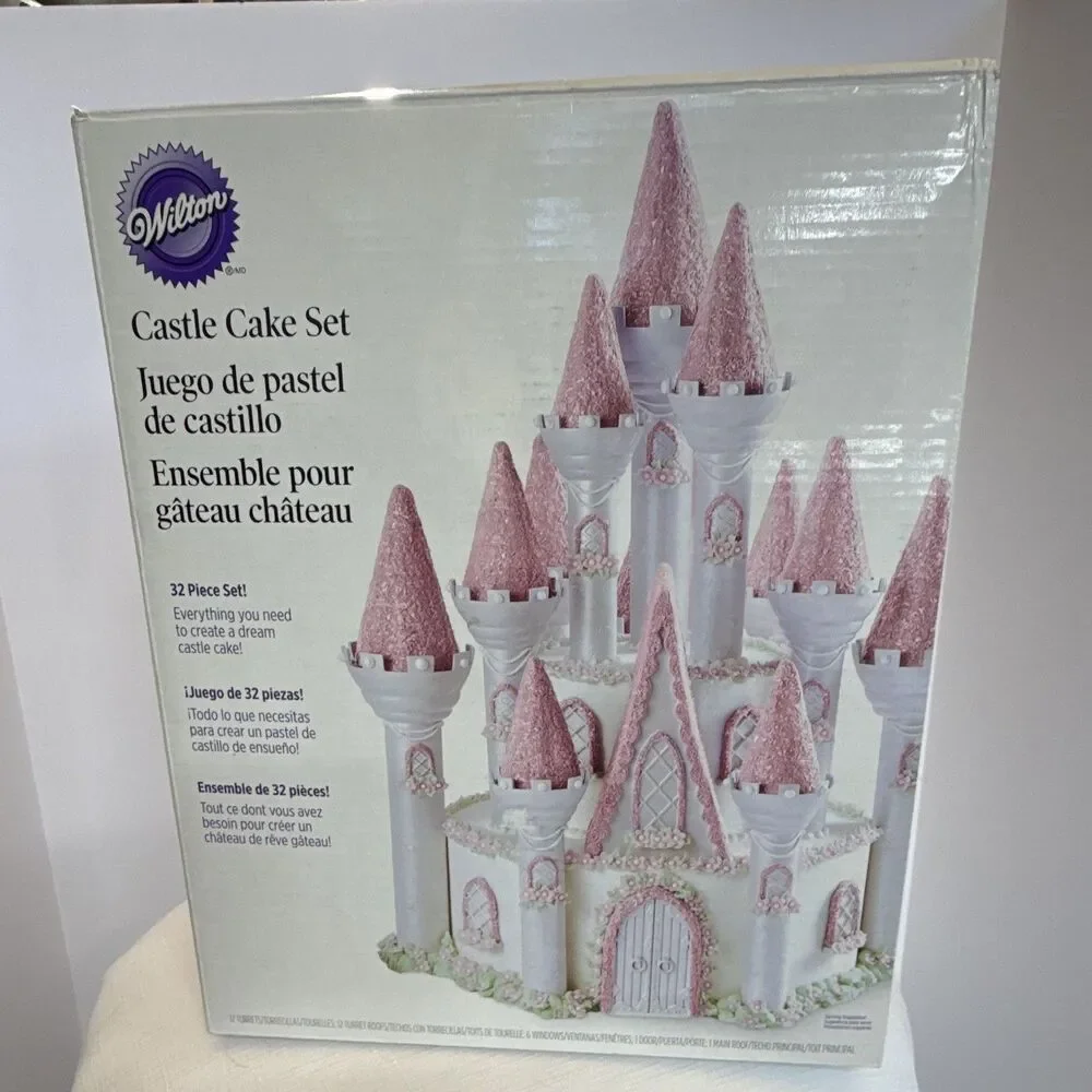 Wilton Castle Cake Set 32-Piece Plastic Cake Decorating Kit, White, Textured